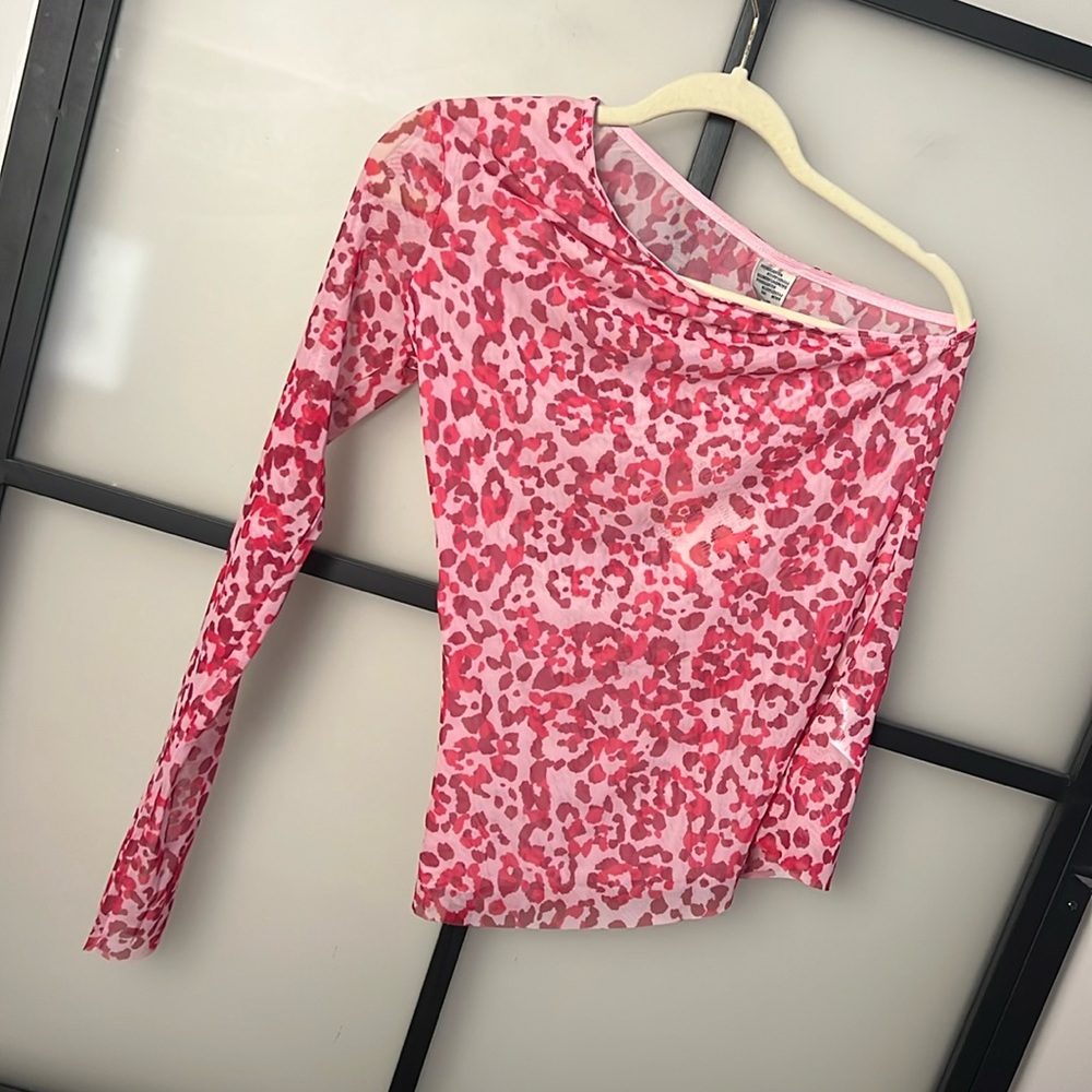 NWT BAUM UND PFERDGARTEN JAMAICA ONE-SHOULDER TOP IN CORSAGE LEO Size Medium